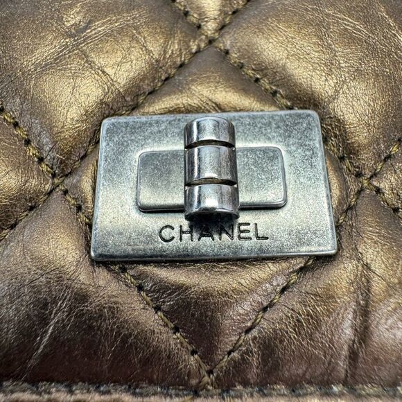 CHANEL Metallic Aged Calfskin Quilted Reissue Yen Wallet Bronze - Picture 4 of 14
